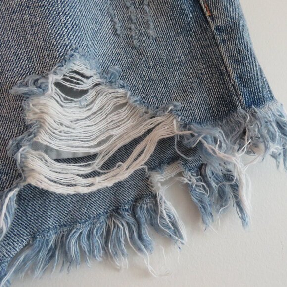 MOUSSY VINTAGE Exposed Button Fly Distressed Raw Hem Jean Shorts - Picture 7 of 15